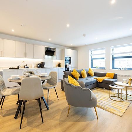 Modern 2 Bed Near Wythenshawe Hospital And Manchester Airport With Parking Exterior photo